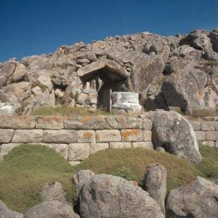 Delos. Archaische Kulthöhle am Kynthos