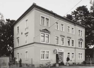 Radebeul, Forststraße 13. Wohnhaus mit Laden (um 1890)