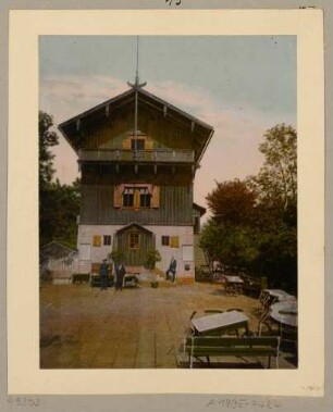 Das Gasthaus auf dem Großen Winterberg in der Sächsischen Schweiz von der Aussichts- und Biergartenterrasse