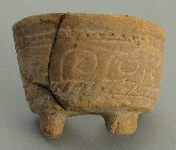 Vase en terre cuite (fragment)