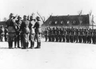 Rekurten-Vereidigung auf dem Kasernenhof des Infanterie-Regiments 9 in Potsdam