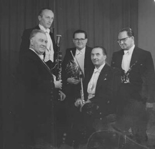 Gruppenaufnahme vom Bläserquintett der Staatskapelle (Prof. Fritz Rucker)