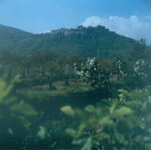 Sizilien. Blick zur Stadt Castiglione