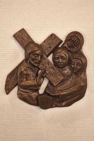 Kreuzweg mit fünfzehn Stationen — Christus begegnet den weinenden Frauen