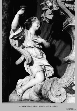 Hochaltar: Ziborium mit Leuchterengel : Zwei Leuchterengel