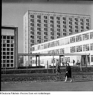 Hochhaus Terrassenufer (verschiedene Ansichten, Blick von oben, Modell der Carola-Brücke?, Spielplatz, Brückenskulptur der alten Carolabrücke)