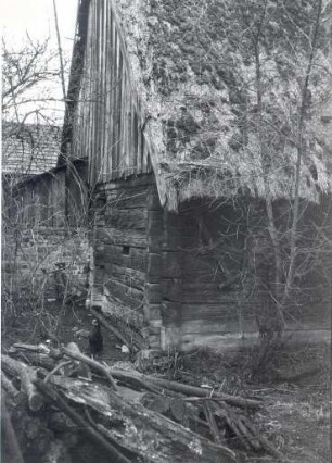 Altes Haus in Sprey : Bauwesen - Wohnung, Exterieur. Ort: Sprjowje / Sprey. Altes gebohltes Haus.