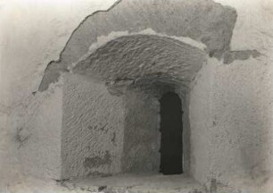 Wechselburg. Basilika Hl. Kreuz (1160/1180). Nebenraum (Zwickelraum) des hohen Chores. Fenster zur nördlichen Nebenapsis