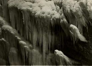 Winter in der Partnachklamm bei Garmisch-Partenkirchen (Oberbayern). Eisbildung