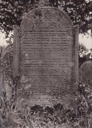 bei Landau, Judenfriedhof. Grabstein