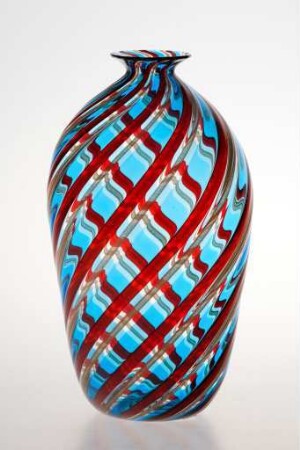 Vase mit Spiralbändern