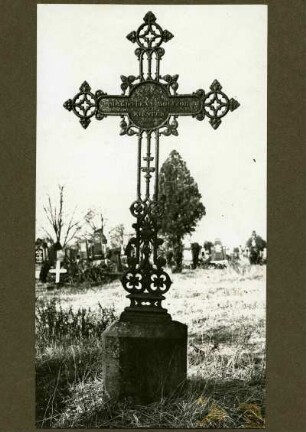 Friedhof. Grabkreuz, Gußeisen. Magdalena Molitor 1851