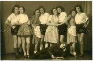 Weibliche Theater- oder Tanzgruppe