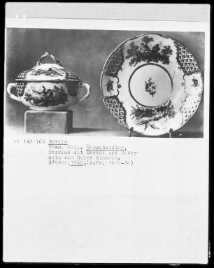 Terrine mit Deckel und Untersatz