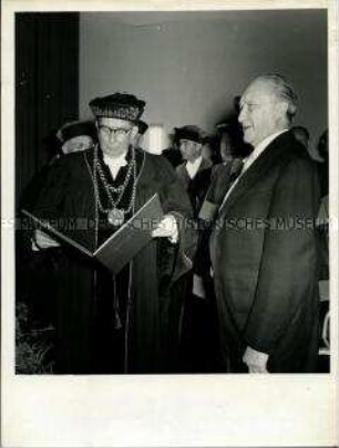Konrad Adenauer erhält die Ehrendoktorwürde der TU Berlin