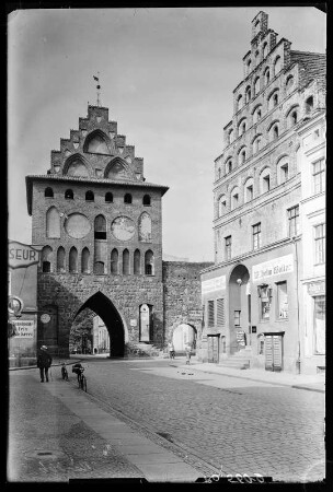 Stargard (Szczecinski/Polen). Pyritzer Tor. Stadtseite mit Wohnhaus, Pyritzer Straße 43