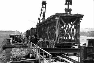 Malmsheim Rankbachbrücke 2022 Baustelle Bautrupp Baukran Bauzug Anheben Brückenträger