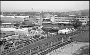 Freiburg: Blick vom Tank auf Lager und Verwaltungsgebäude