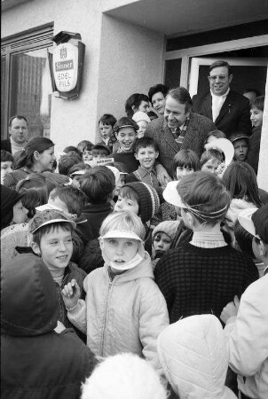 Kinderfest in Oberreut auf Einladung von Bürgermeister Otto Dullenkopf