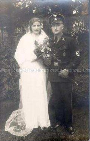 Hochzeitsfoto eines SS-Mannes