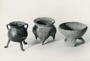 Dreifuß-Gefäße und Schale in der Neuen Sammlung München