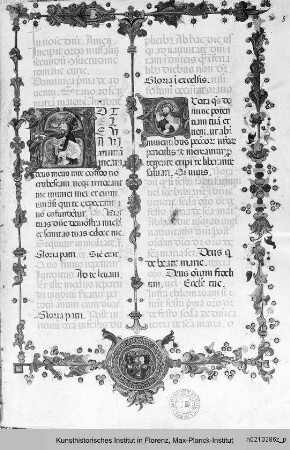 Textseite mit Bordürenrahmen, Bordürenstab, Wappenmedaillon und zwei historisierten Initialen: A (Evangelist?) und E (Heiliger) - Missale Romanum cum kalendario