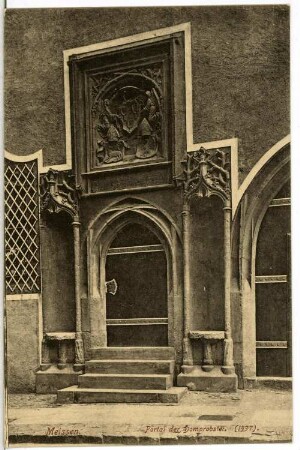 Meißen. Portal der Domprobstei, Domplatz