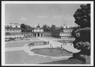 Dresden, Zwinger : Dresden-Altstadt. Zwinger (1709/1728; M. D. Pöppelmann). Zwingerhof gegen Wallpavillon