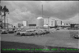 Reaktor- und Betriebsgebäude des Mehrzweckforschungsreaktors (MZFR), von Osten