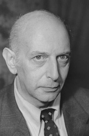 Porträtaufnahmen des Schriftstellers Rudolf Leonhard : aufgenommen anlässlich des 1. Deutschen Schriftstellerkongress vom 4.-8.10.1947 in Berlin