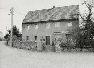 Medingen, Wohnhaus : Medingen (Kreis Kamenz), Wohnhaus mit rückwärtigen Anbau (1. Hälfte 19. Jahrhundert), Ottendorfer Straße 2, Straßenansicht (Eingangsseite)