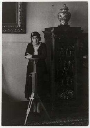 Maggy Salomon in der Wohnung Hölderlinstr. 11 in Berlin