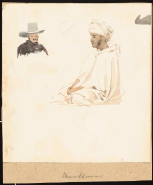 Sitzender Marokkaner: Mit verschränkten Beinen sitzender Mann mit Turban, Brustportrait eines Mannes mit Hut
