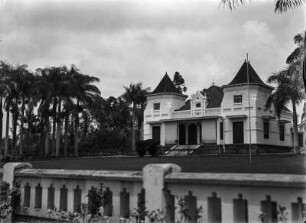 Villa bei Malang : Luxuriöse Villa bei Malang in altholländischen Stil erbaut.