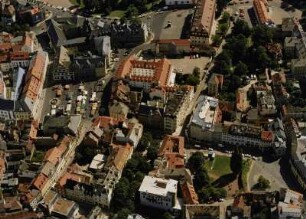 Weimar, Altstadt mit Markt und Frauenplan gegen Hochschule für Musik, Luftbild von Westen