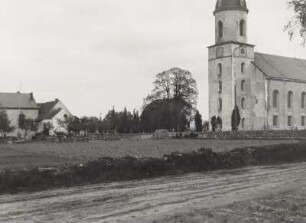 Pfarrkirche : Ortsteilansicht mit Pfarrkirche