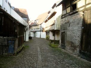 Stadtbild-Ringstraße im Norden mit Traufständigen Handwerker- und Bürgerhäusern in Fachwerk auf steinernem Stock
