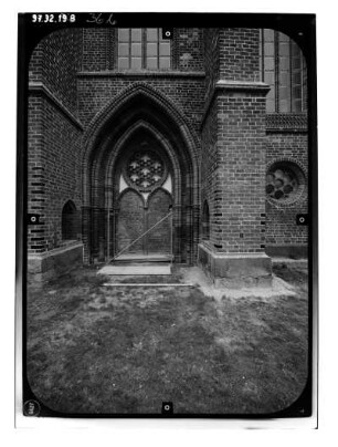 Neubrandenburg. Stadtkirche St. Marien (Wiederaufbau 1975-2001). Portal