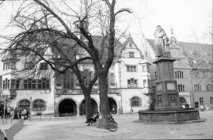 Freiburg: Rathausplatz, menschenleer