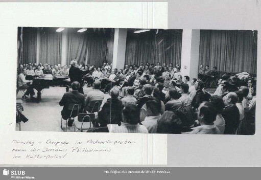 Chorprobe im Orchesterraum der Philharmonie im Kulturpalast (jeweils dienstags) : Dirigent: Werner Matschke; Klavier: Karl-Heinz Hanicke