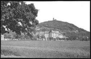 Brüx. Waisenhaus und Schlossberg