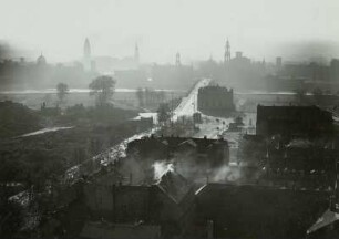 Dresden-Neustadt. Blick vom Turm der Dreikönigskirche nach Süden über die Hauptstraße zur Altstadt : Dresden, Augustusbrücke