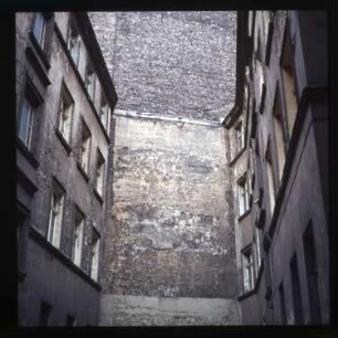 Diapositiv: Dresdener Str. 16, 1982