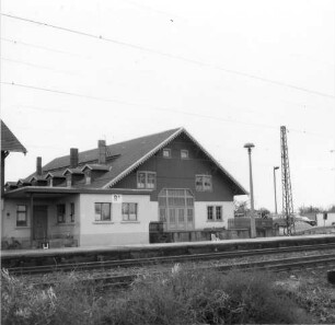Niederau. Bahnhof, Empfangsgebäude. Gleisseite