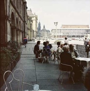 Dresden. Altmarkt Westseite und Kulturpalast