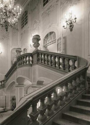 Bratislava. Palais Grassalkovich (Präsidentenpalais, 1760). Treppe zur 1. Etage