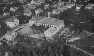 Dresden-Klotzsche. Ehemalige Gaststätte "Alberthöhe", Max-Hünig-Straße, und Umgebung von Südwesten