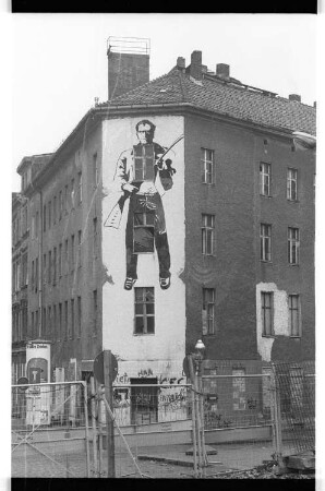 Kleinbildnegativ: Graffiti, Admiralstraße, 1982