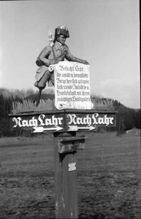 Elzach: Wegweiser des Lahrer Hinkenden Boten bei Elzach