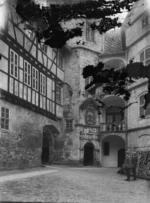 Hof der Bertholdsburg in Schleusingen : Schleusingen. Schloss Bertholdsburg. Teilansicht des Innenhofes